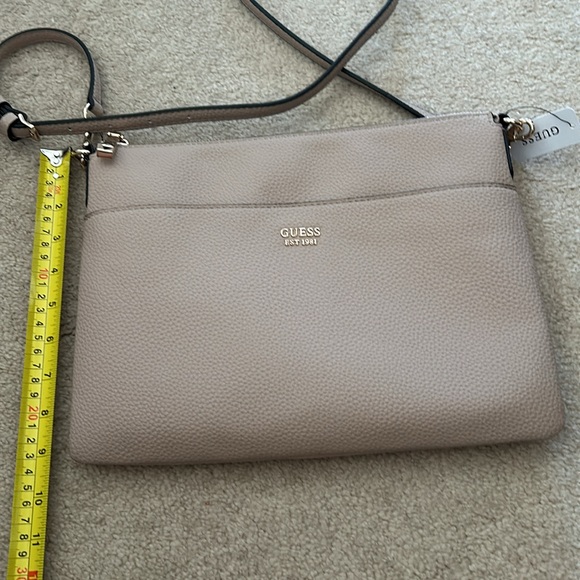 Guess Bag - Picture 10 of 10